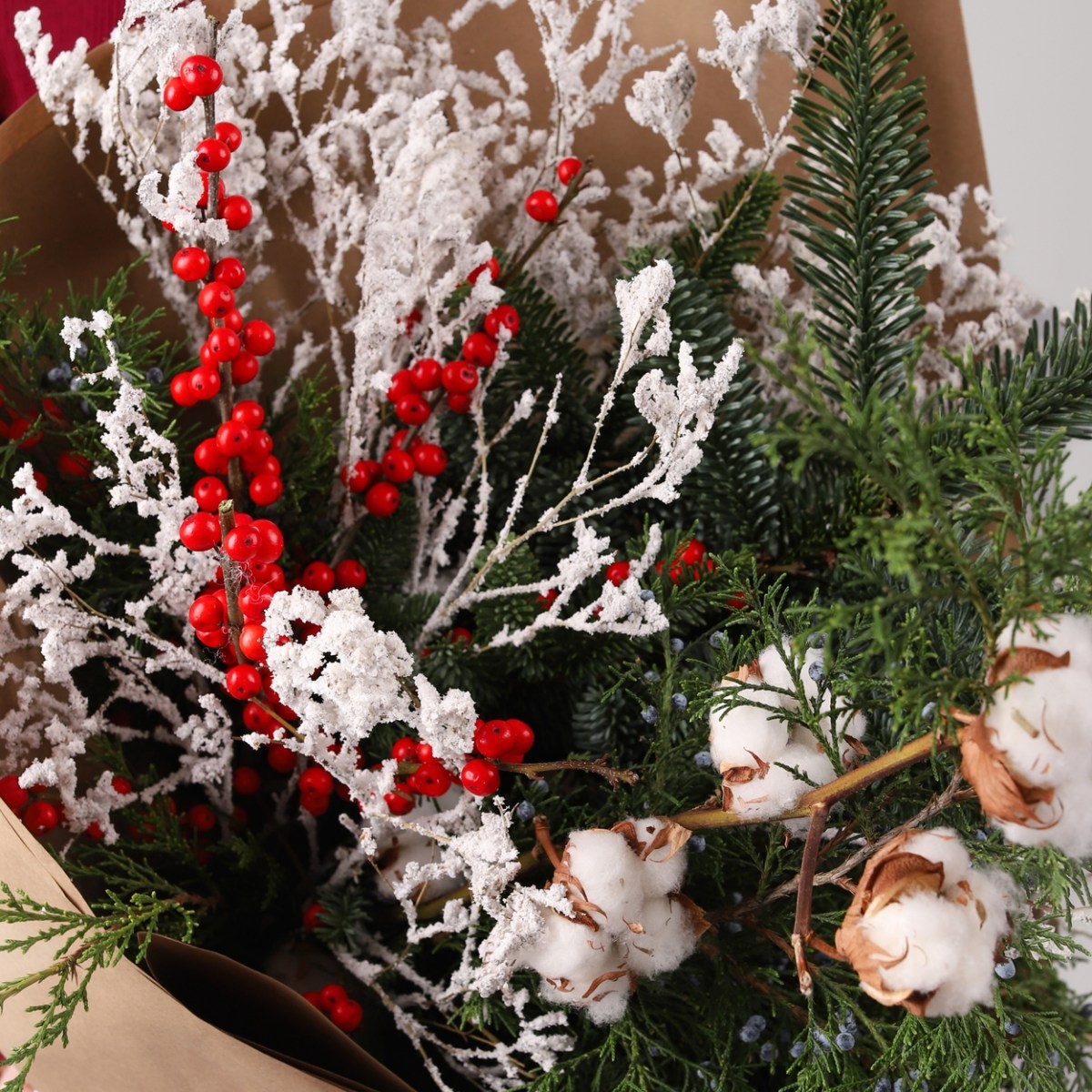 zimnij avtorskij buket s datskoj elyu i hlopkom 7